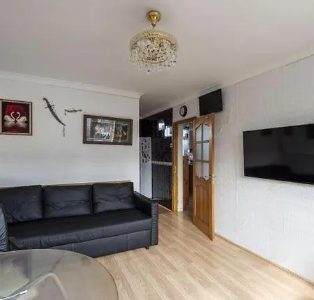 1 Bedroom Flat Close To City With Free Parking Arrangement